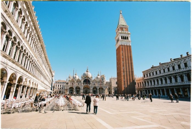 Venice San Marco square analog film photography Kodak ektar 100 zeiss 18mm F3.5 Nikon